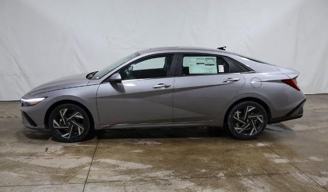 2026 Hyundai ELANTRA Limited IVT