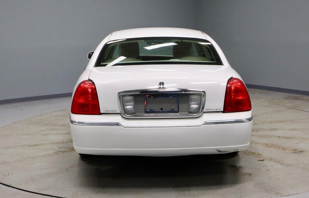 2011 Lincoln Town Car Signature Limited