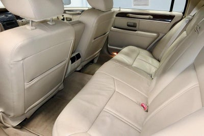 2011 Lincoln Town Car Signature Limited