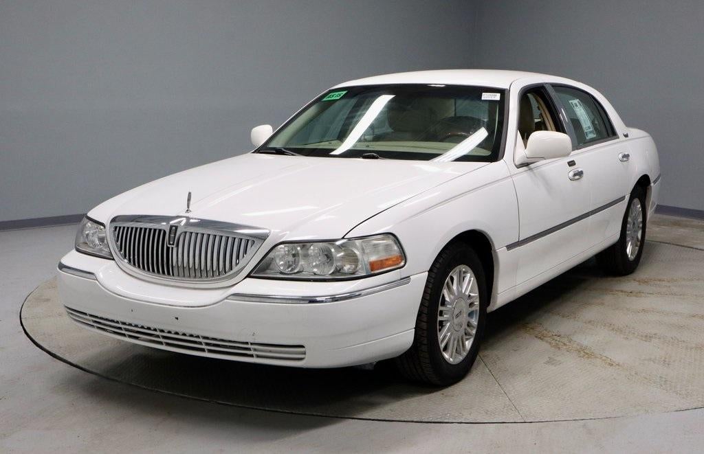 2011 Lincoln Town Car Signature Limited
