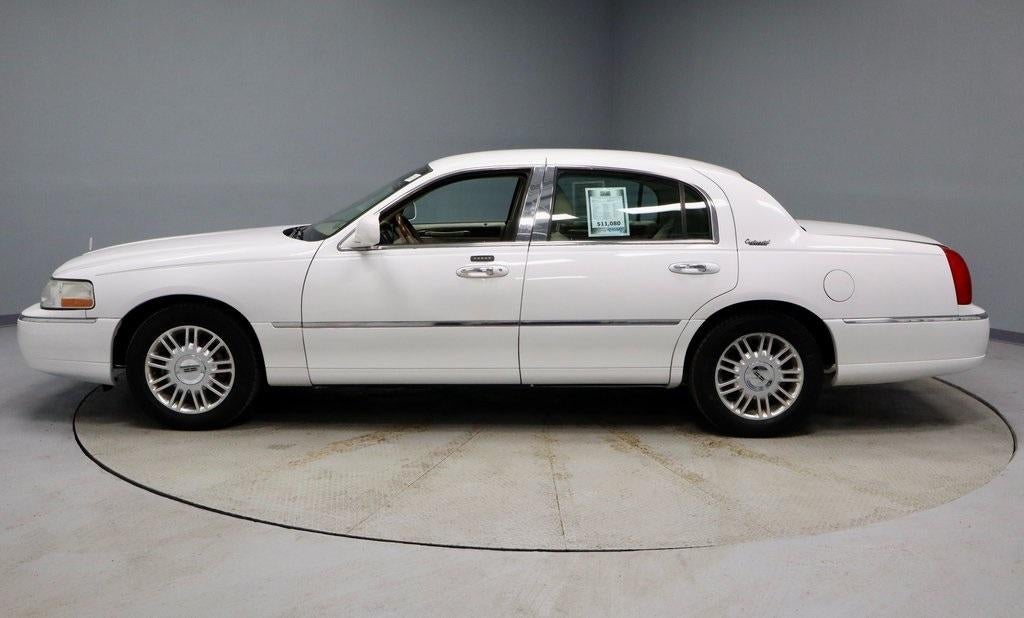 2011 Lincoln Town Car Signature Limited