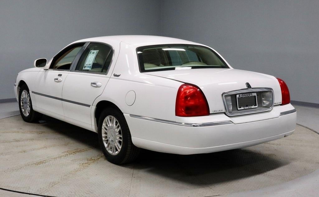 2011 Lincoln Town Car Signature Limited