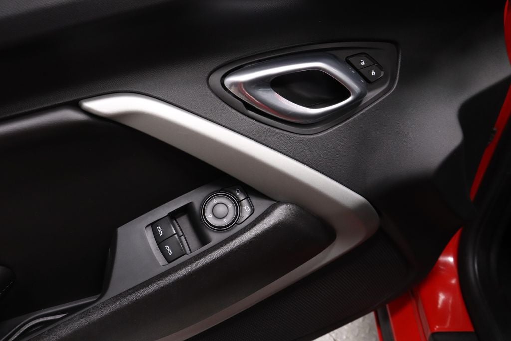 2018 Chevrolet Camaro 2dr Coupe 1LT