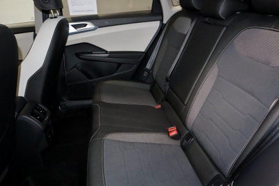 2025 Volkswagen Taos SE 4MOTION