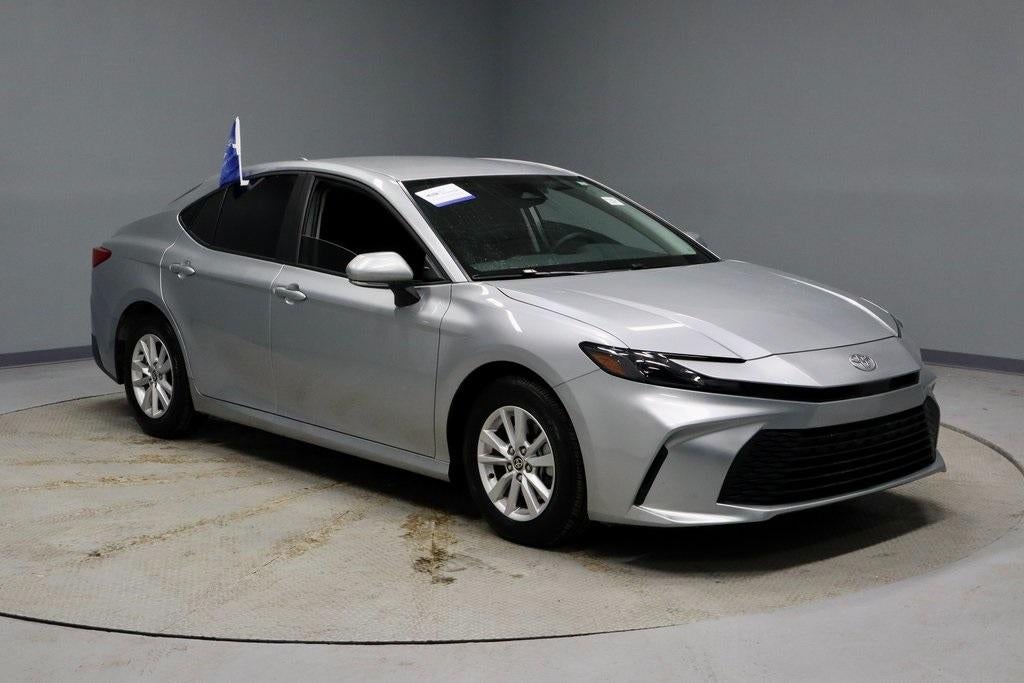 2025 Toyota Camry LE (SE)