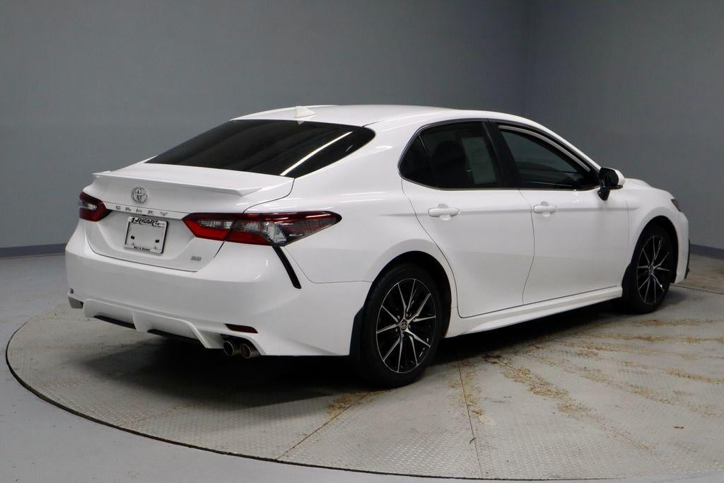 2022 Toyota Camry SE Auto (SE)