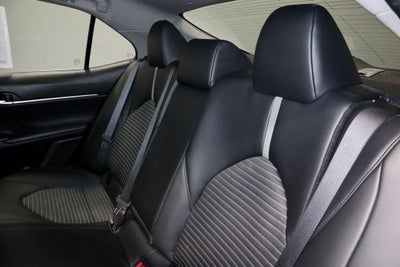 2022 Toyota Camry SE Auto (SE)