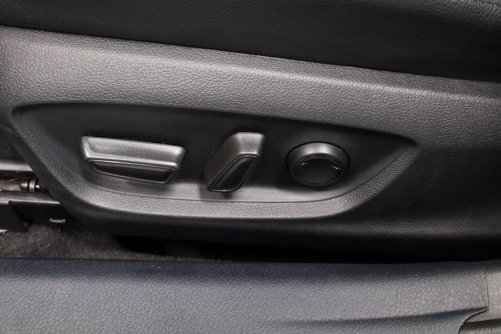 2022 Toyota Camry SE Auto (SE)