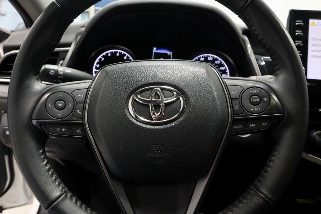 2022 Toyota Camry SE Auto (SE)