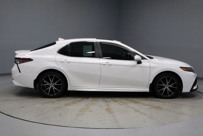 2022 Toyota Camry SE Auto (SE)