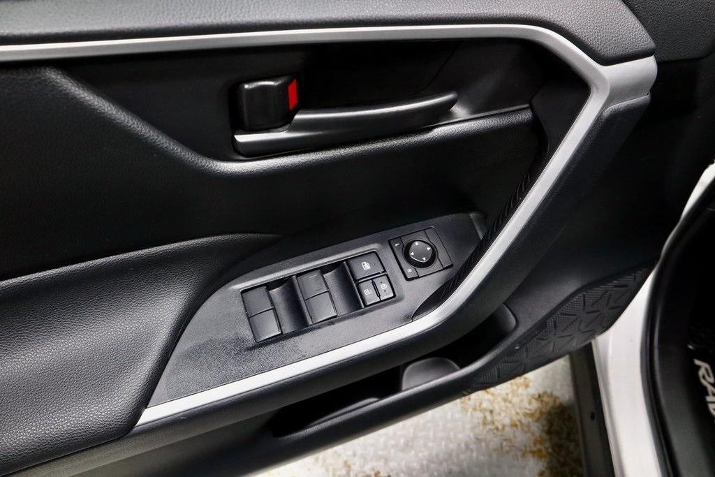 2019 Toyota RAV4 LE AWD (Natl)