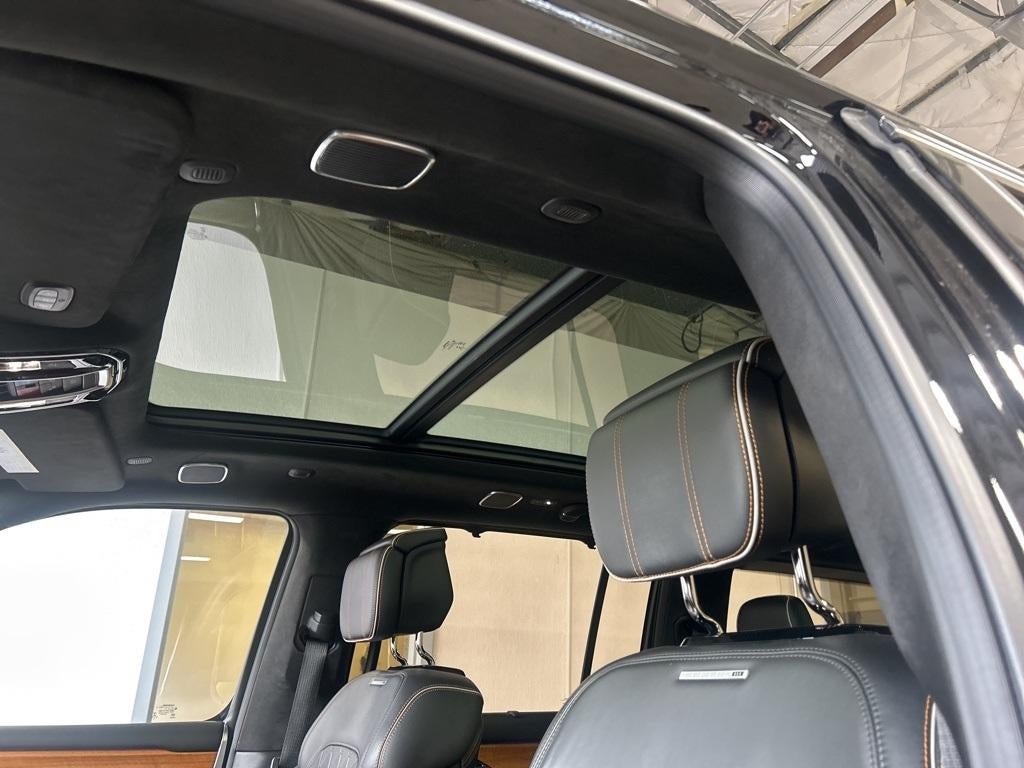 2022 Jeep Grand Wagoneer Series III