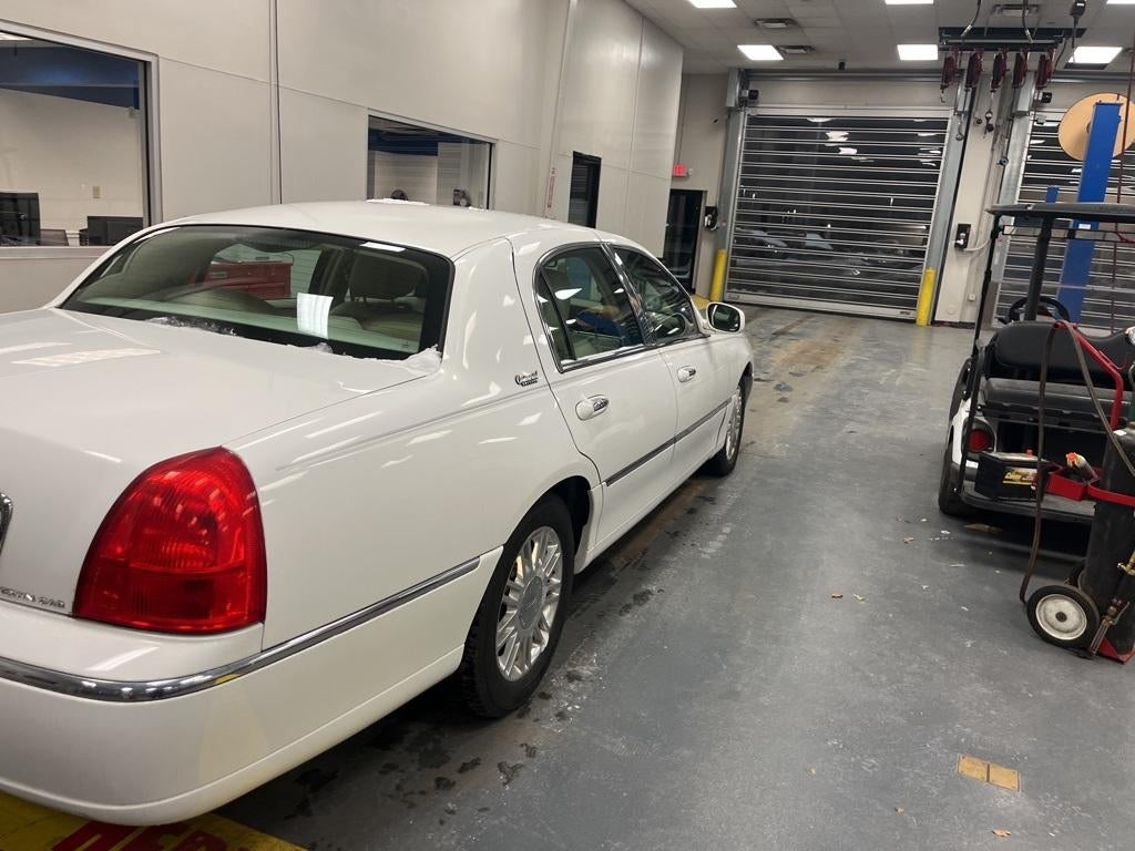 2011 Lincoln Town Car Signature