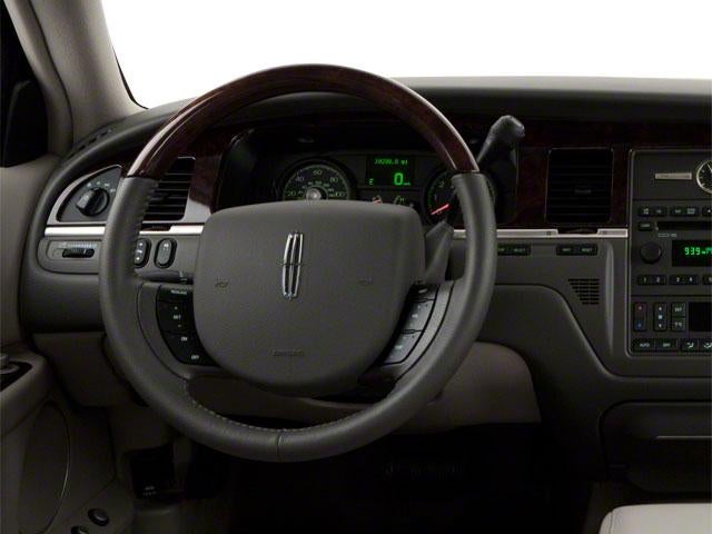 2011 Lincoln Town Car Signature