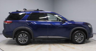 2023 Nissan Pathfinder SV
