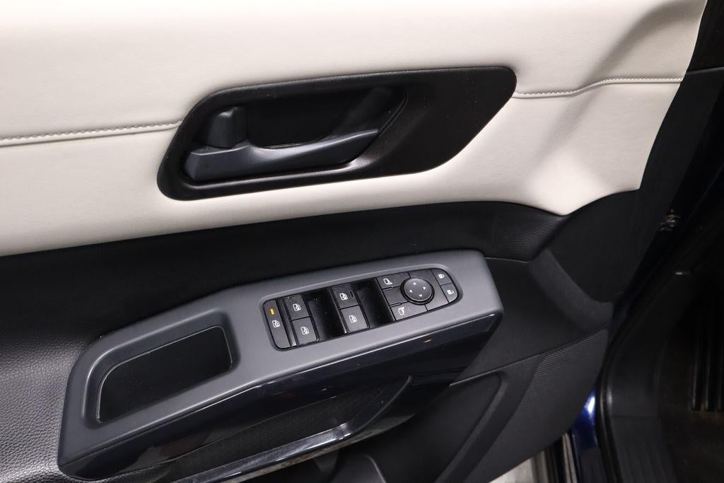 2023 Nissan Pathfinder SV