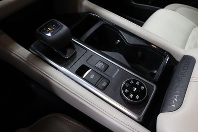 2023 Nissan Pathfinder SV
