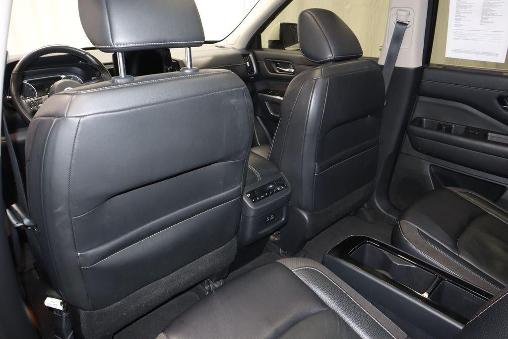 2022 Nissan Pathfinder SL