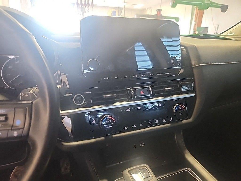 2022 Nissan Pathfinder SL