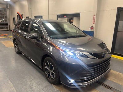 2025 Toyota Sienna Platinum