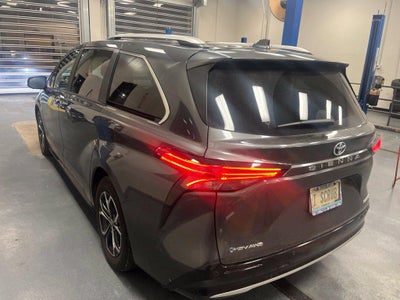 2025 Toyota Sienna Platinum
