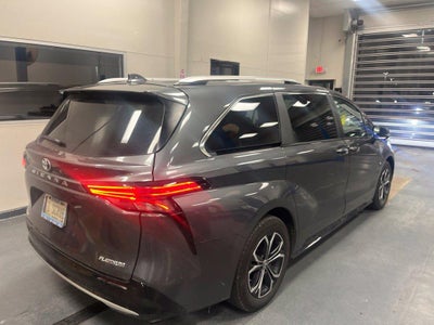 2025 Toyota Sienna Platinum