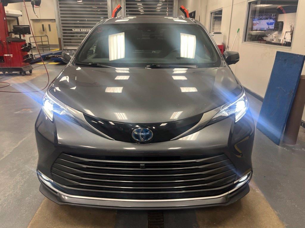 2025 Toyota Sienna Platinum