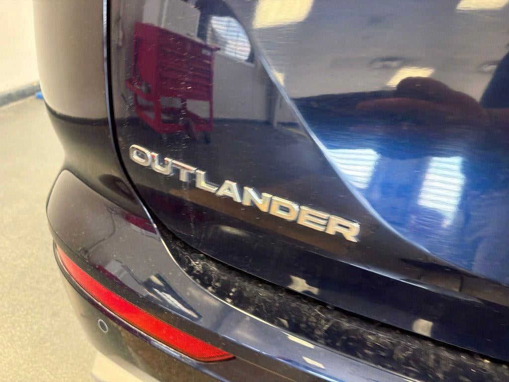 2022 Mitsubishi Outlander SE