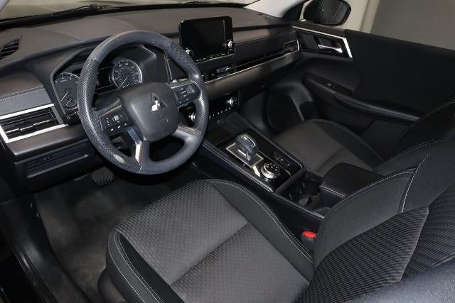 2022 Mitsubishi Outlander ES