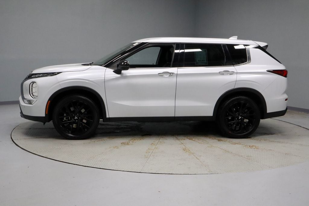 2023 Mitsubishi Outlander SE Black Edition