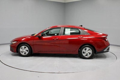 2024 Hyundai ELANTRA SE