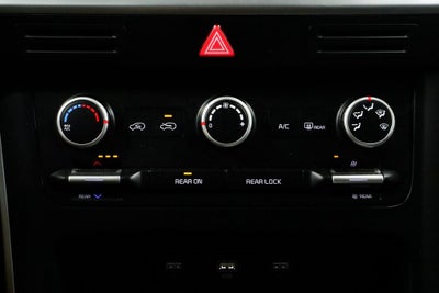 2024 Kia Carnival LX Seat Package