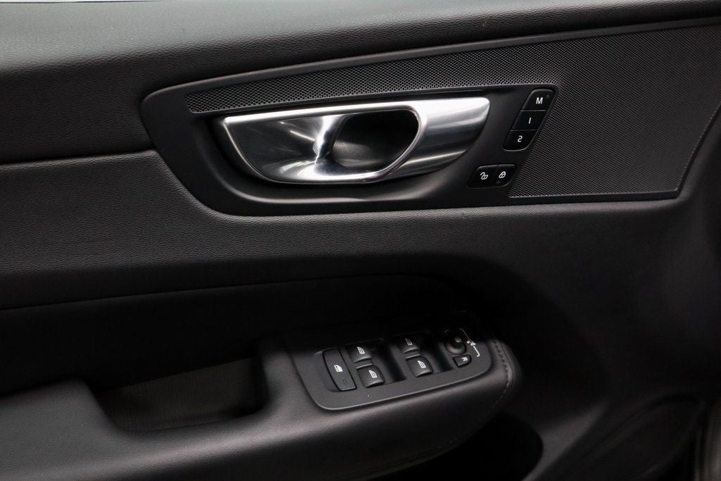 2024 Volvo XC60 Recharge Plug-In Hybrid T8 Plus Dark Theme